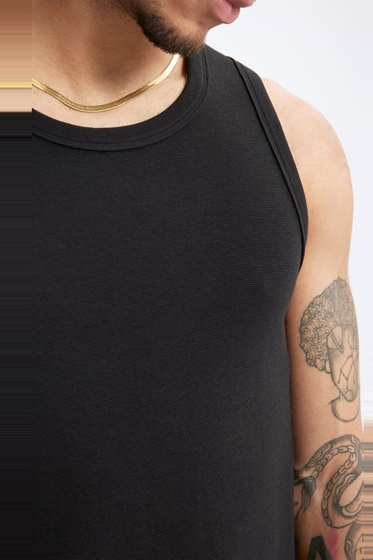 Essential Tank Top Black - detalle