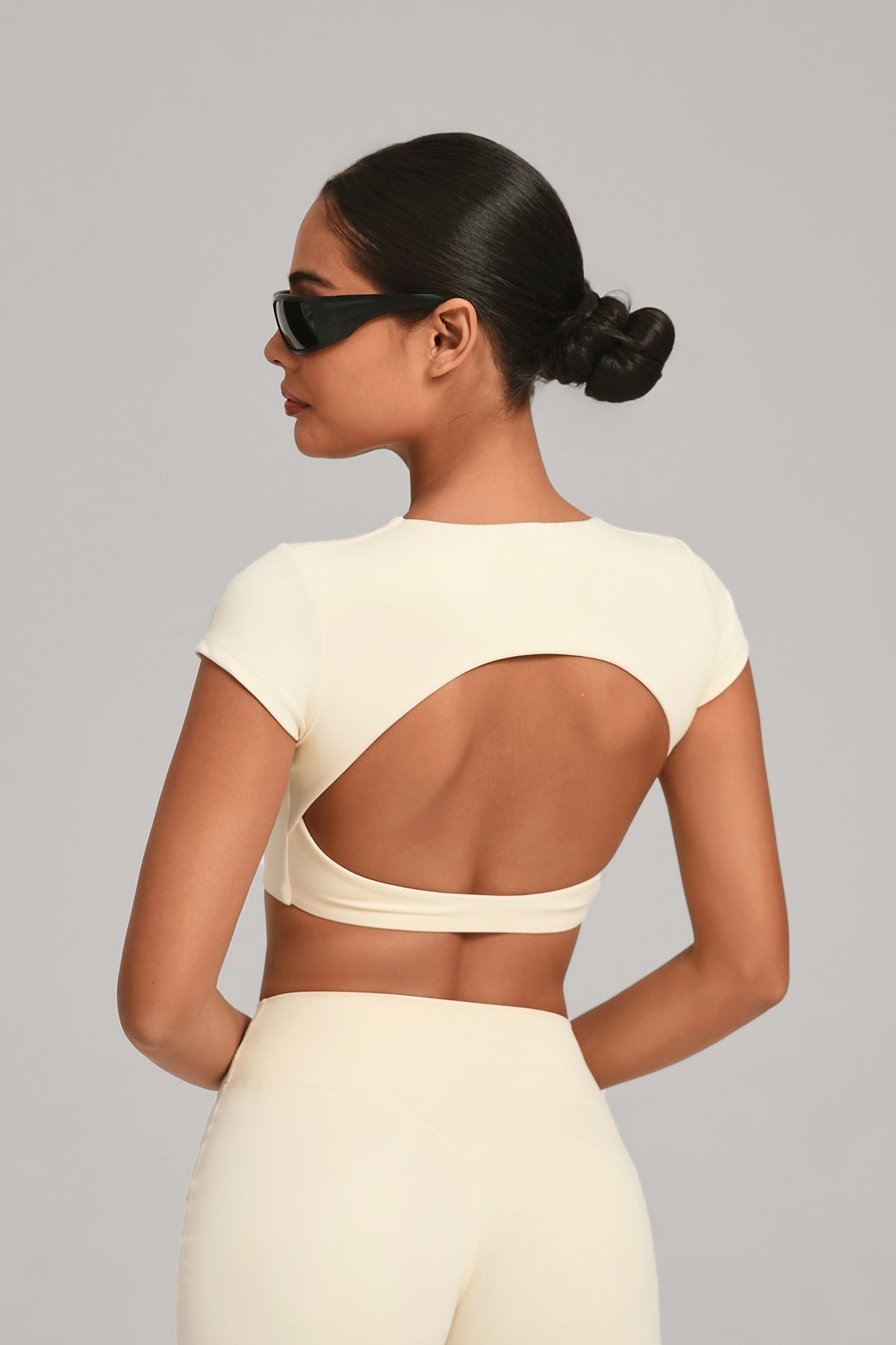 Flow Open-Back Crop Top - Crema