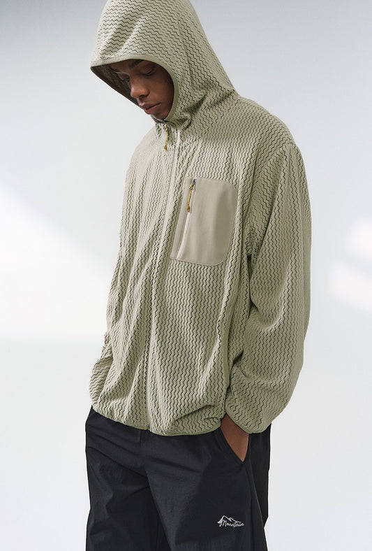 Wave Fleece Hooded Jacket Khaki con capucha puesta