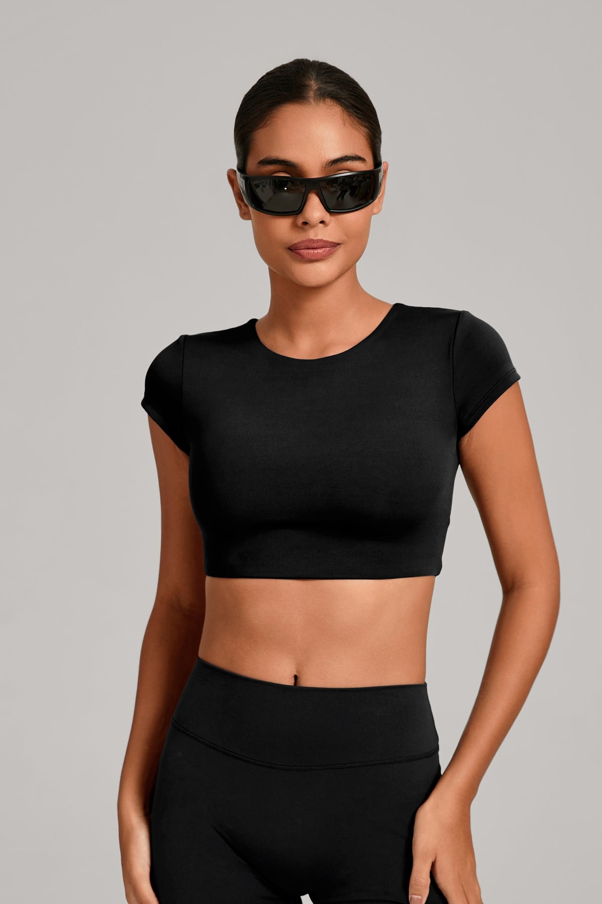 Flow Open-Back Crop Top - Negro