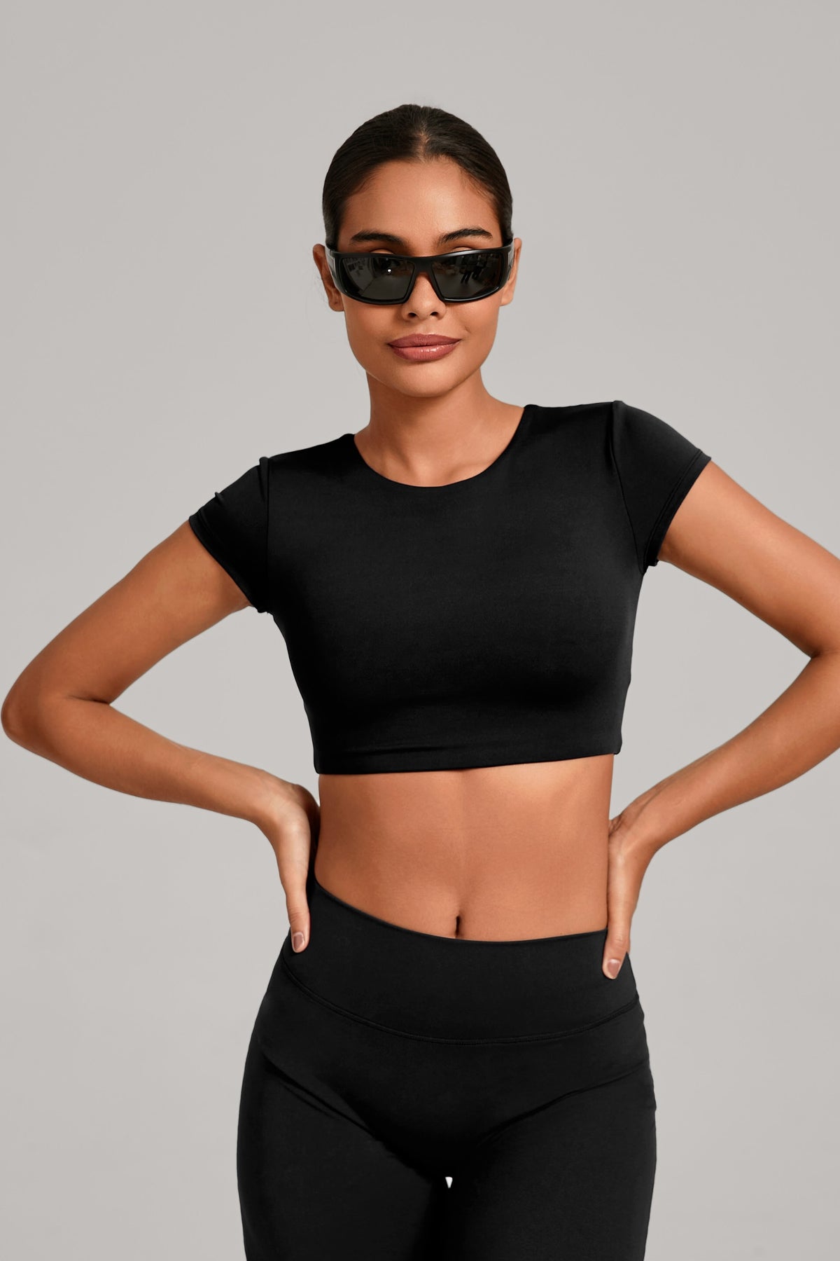 Flow Open-Back Crop Top - Negro