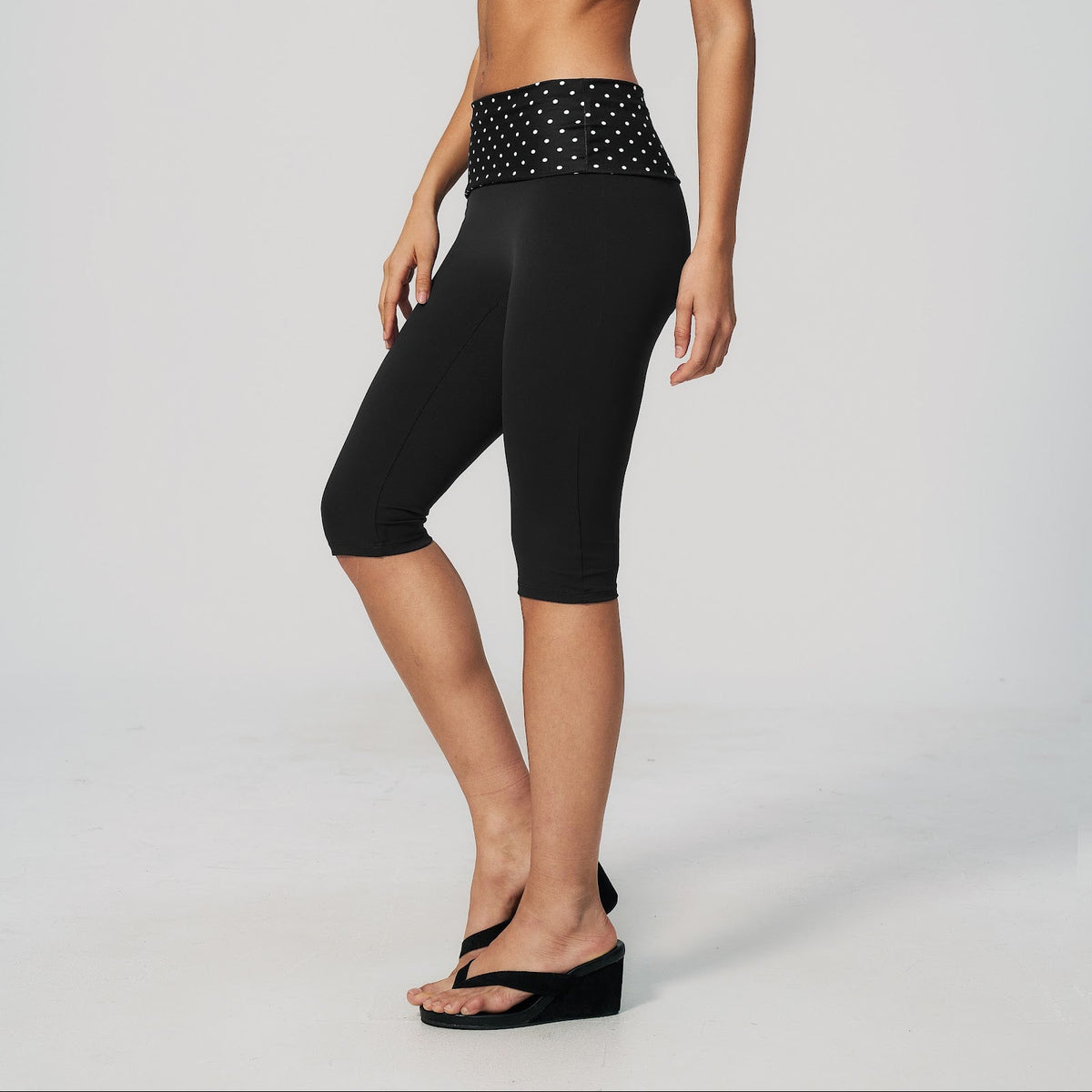 Polka Dot Foldover Capri - Negro