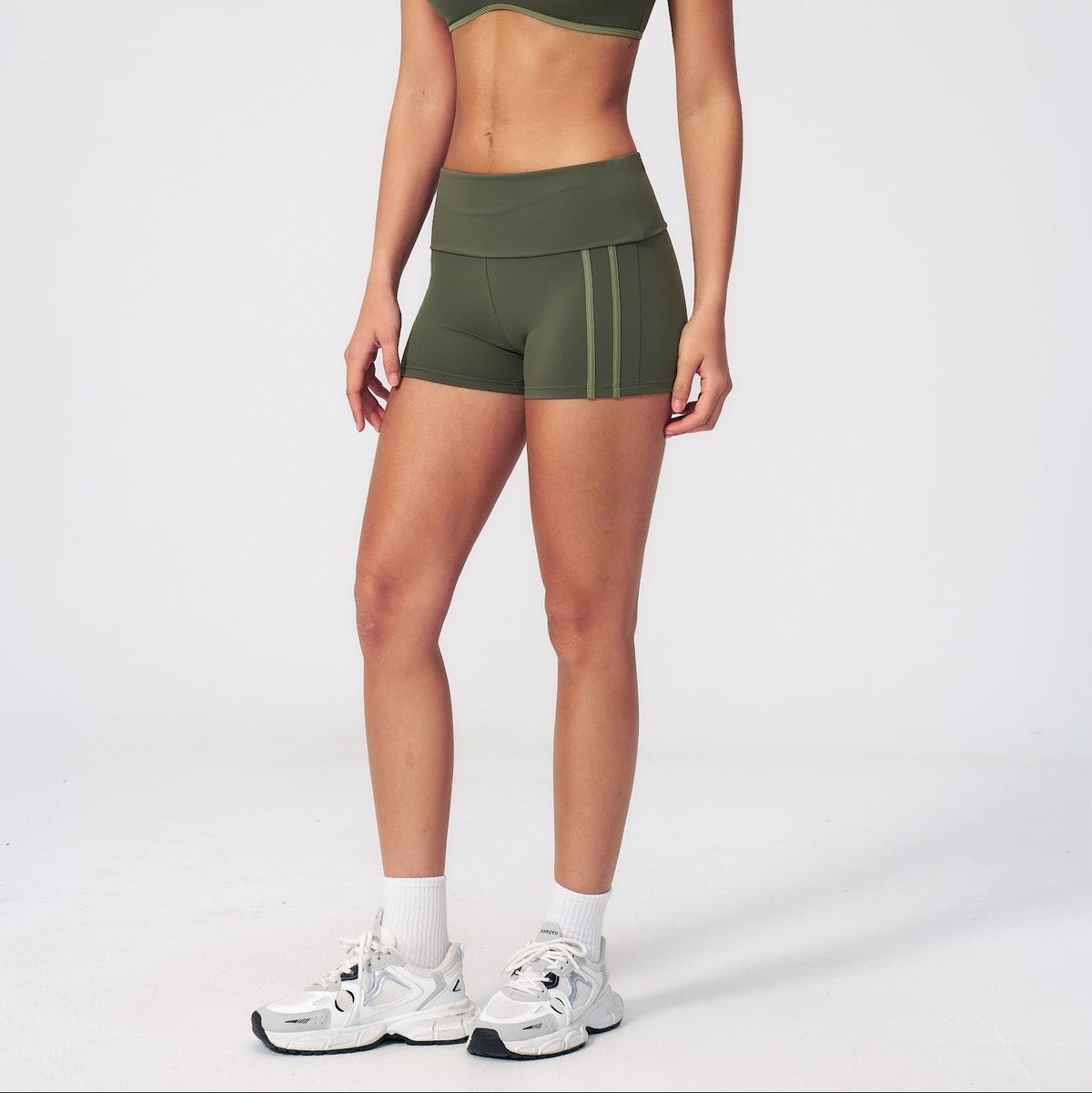 Side Stripe Bike Short - Verde